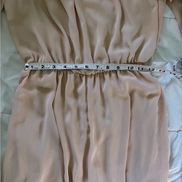 Elegant Peach Off-Shoulder Romper - Picture 4 of 7